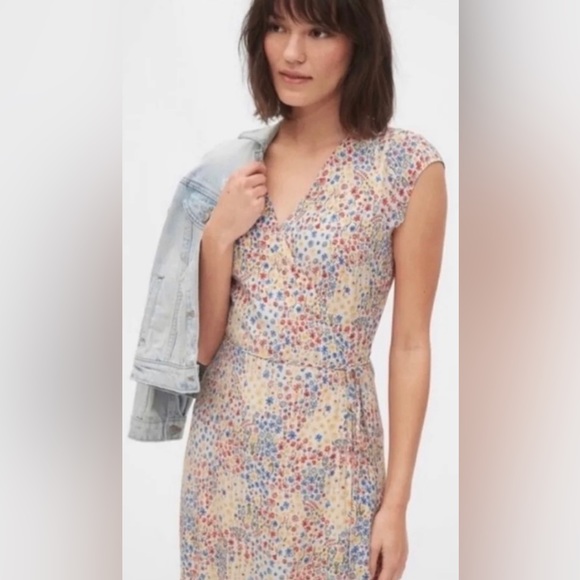 [EUC] GAP Wrap-Front Midi Dress in Floral. Size Small - Picture 3 of 5